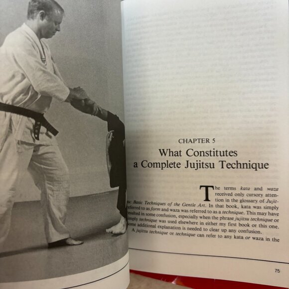5 Tonfa Taekwondo and Jujitsu Instruction Books with illustrations Good Shape - Picture 2 of 10